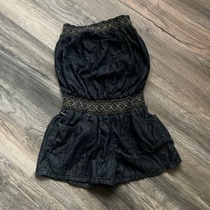 Stretchy can also fit women on the slimmer side !